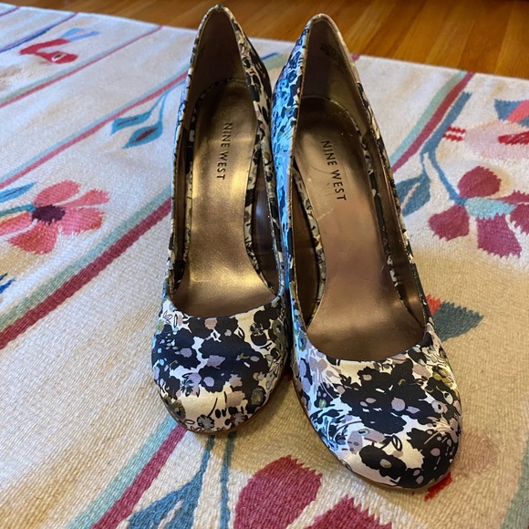 Nine West pump - Picture 5 of 8